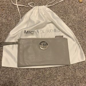 Michale Kors Wristlet and Dusrt Bag- NWOT